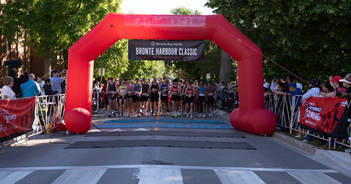 Runners at the start line of the Bronte Harbour Classic 5K beside the TapeGeeks Race Team banner