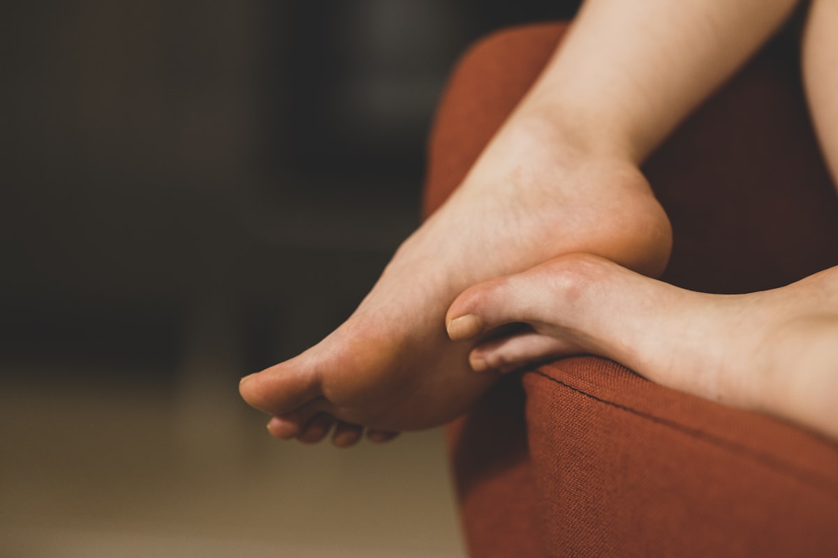 Runner with plantar fasciitis foot pain — kinesiology tape arch strip technique guide